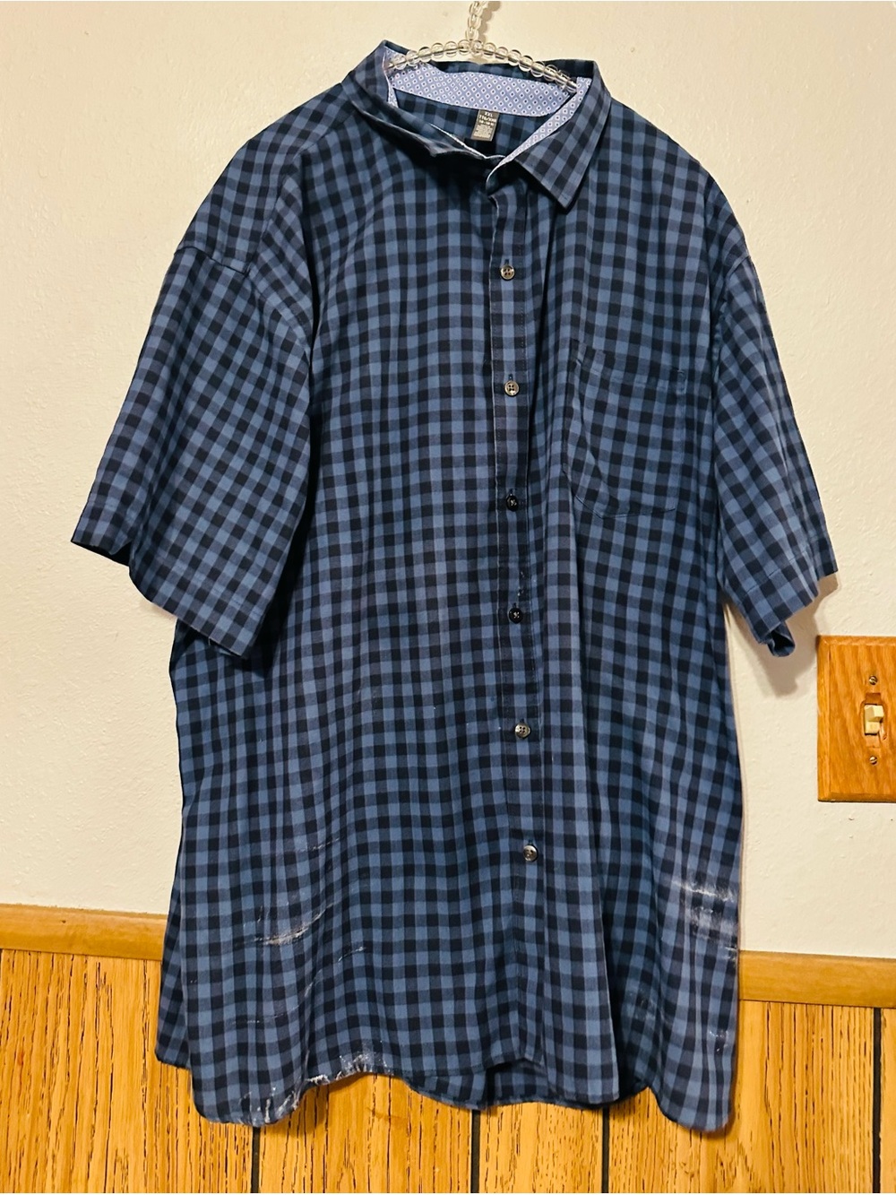 Van Heusen Men's size XXL Blue Plaid Short-Sleeve Button-Up Shirt